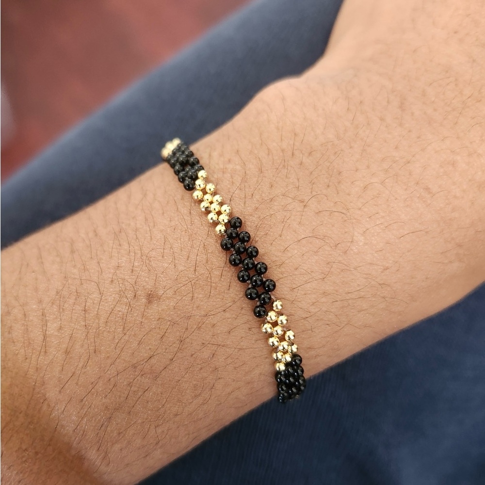 Onyx & 18k Yellow Gold Needlepoint Bracelet - Picture 2 of 5